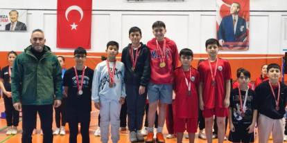 Sivas’ta U15 badminton heyecanı