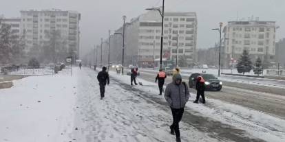 Sivas beyaz gelinliğini büründü