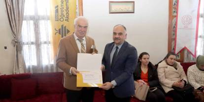 Pekşen, öğretmenlerle bir araya geldi