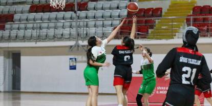 Sivas yıldızları kupayı kaptı