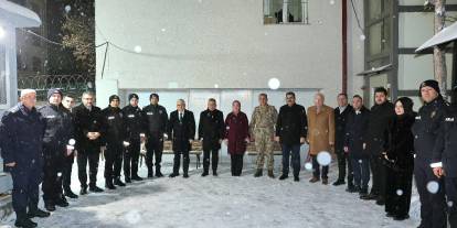 Emniyet personeline yeni yıl tebriği