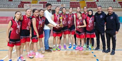 U-18 kızlarda şampiyon Sivas Yıldızları