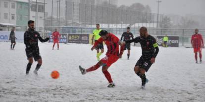 Sivas’ta futbola kar molası!