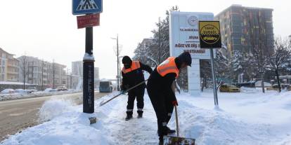 Sivas'ta karla mücadele çalışmaları devam ediyor