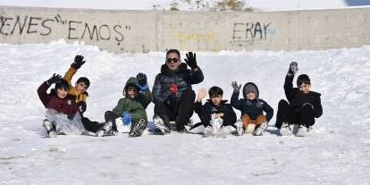 Okulların tatil edildiği Sivas'ta çocukların kızak keyfi