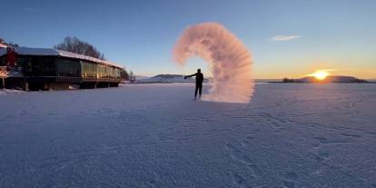 Sivas'ta kar ve dondurucu soğuk renkli görüntüler oluşturdu