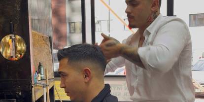 Sivas'ta bu kuaför ezber bozdu: Fiyatı gören randevu alıyor