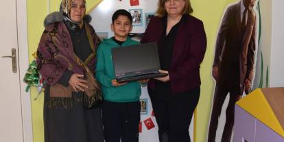 Kanseri yenen küçük çocuğun bilgisayar hayali gerçek oldu