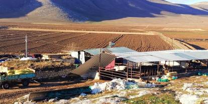 Fırtınada üzerine çatı düşen çiftçi öldü