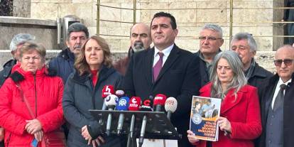 Ulaş Karasu’dan TBMM önünde emekli ve asgari ücret tepkisi