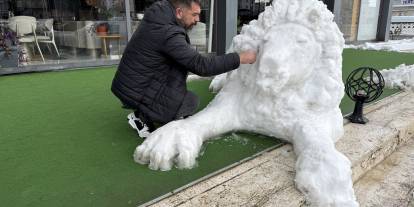 Sivas'ta kar yağışı sanata dönüştü