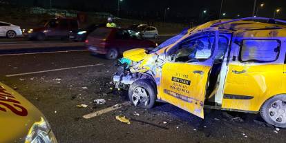 Karşı yola geçen otomobil taksi ile çarpıştı: 1’i ağır 3 yaralı