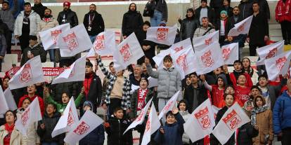 Sivassporlu taraftarlar maça ilgi gösterdi