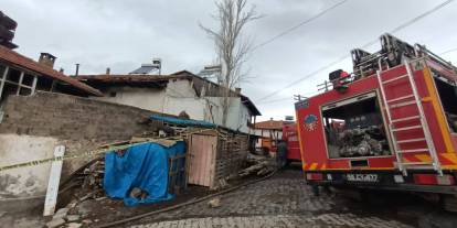 Divriği’de sobadan çıkan yangın korkuttu