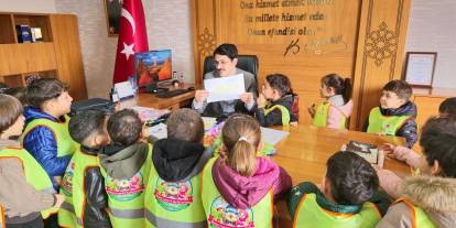 Sivas'ta minik öğrencilerden Kaymakam Eşkimez’e ziyaret