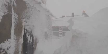 Sivas'ta kar kalınlığı 3 metreyi buldu