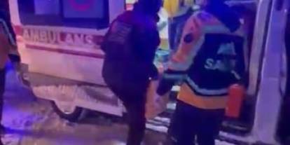 Sivas'ta karla kaplı köy yolunda hasta için seferberlik