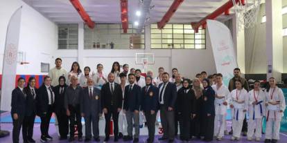 Genç karateciler tatamiye damga vurdu