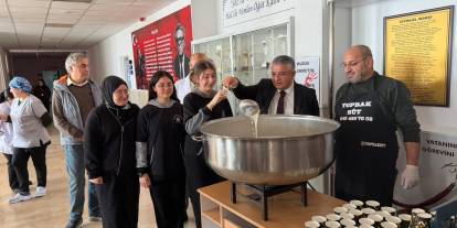 Öğrencilere süt ve simit sürprizi