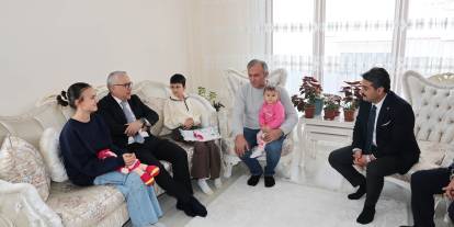 Vali Şimşek’ten evde eğitim alan öğrencilere karne ziyareti