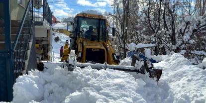 Devlete yük olmamak için karla mücadeleyi tek başına yaptı