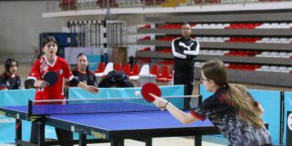 Sivas’ta okullararası masa tenisi zirvesi