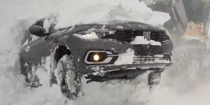 Otomobil tipide kara gömüldü