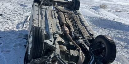 Sivas'ta takla atıp ters dönen otomobildeki 4 kişi yaralandı