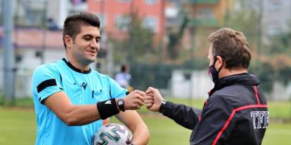 Sivaslı hakem düdüğünü astı