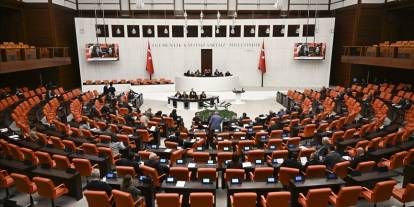 Emekli aylığı artıyor, memur mevzuatı değişiyor!