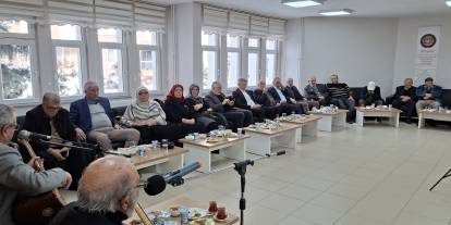 Âşıklar sahnede, çınarlar dinledi