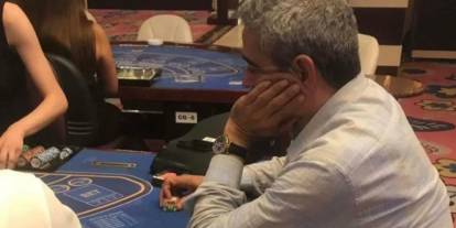 Emeklilere “şükürsüz” dedi, kumar masasında görüntülendi: Görevden alındı