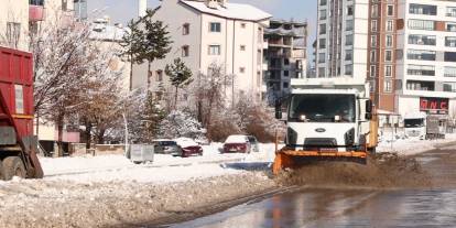Sivas Valiliğinden olumsuz hava uyarısı: Kurslar durduruldu, yasak uzatıldı
