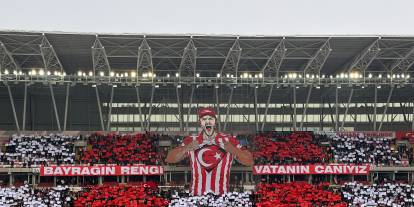 Sivasspor taraftarından muhteşem koreografi