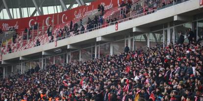 Sivassporlu taraftarlardan maça yoğun ilgi