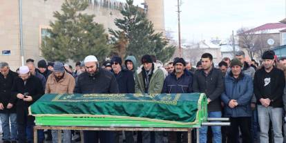 Duş sonrası fenalaşıp hayatını kaybeden çocuk toprağa verildi