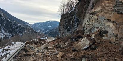 Giresun-Sivas kara yolunda heyelan