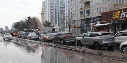 Yama çalışması Sivas trafiğini felç etti