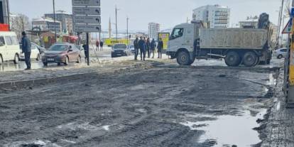 Sivas’ta bozulan yollarda asfalt yama çalışması başlatıldı