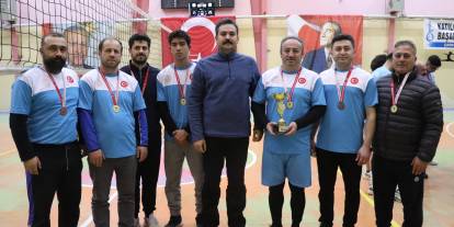 Şarkışla’da voleybol sahasında iyilik kazandı
