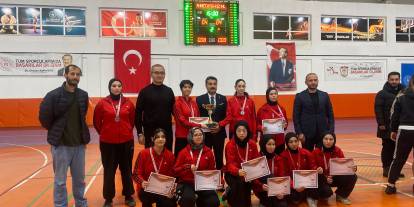Sivas Kız İmam Hatip sporda fırtına gibi