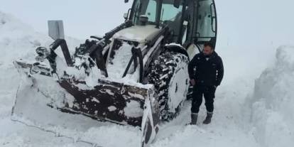 Karla mücadele ekiplerinin zorlu mesaisi