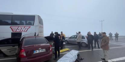 Sivas'ta görüş mesafesi düştü, araçlar birbirine girdi: 7 yaralı