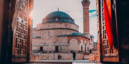 Berat Gecesi’nin manevi iklimi Sivas’tan ekranlara taşınıyor