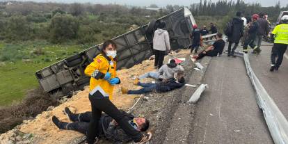 Antalya'da yolcu otobüsü devrildi; 8 ölü, 26 yaralı
