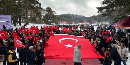 Eğriçimen Yaylası’nda dev Türk bayrağı açıldı