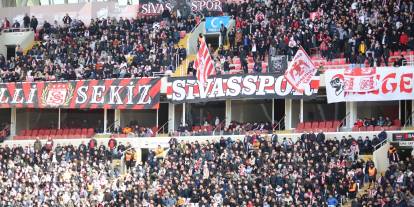 Sivasspor-Pendik maçını 6 taraftar takip ediyor