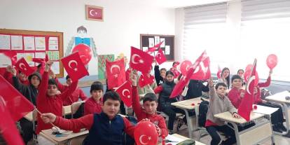 Sivas'ta  ikinci eğitim-öğretim dönemi bayrak sevgisiyle başladı