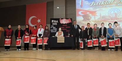 İstiklâl Marşı’nı en güzel okuyan öğrenciler ödüllendirildi