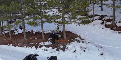 Suşehri'nde yaban hayvanları için doğaya yem bırakıldı